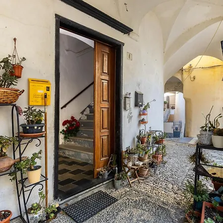 Hostdomus - San Martino Cozy تويرانو